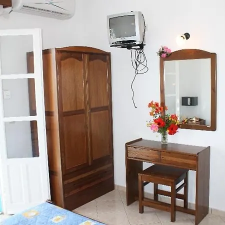 Kolona 3* Mikri Vigla