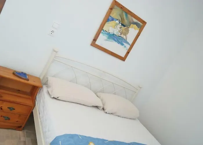 Kolona 3* Mikri Vigla